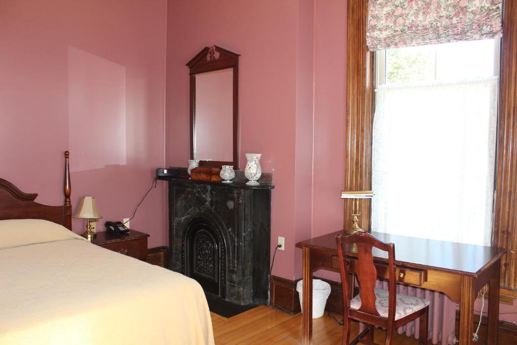 Customs House Inn Піктоу Номер фото