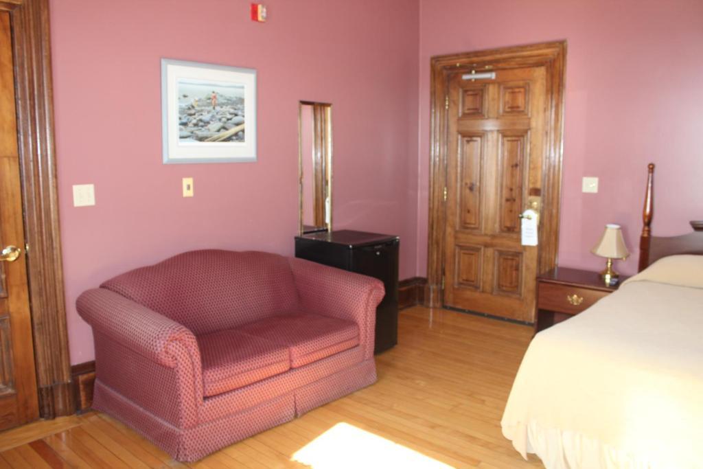 Customs House Inn Піктоу Номер фото