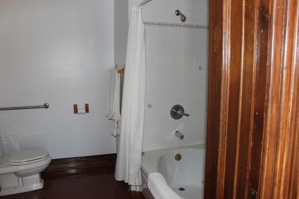 Customs House Inn Піктоу Номер фото